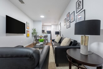 24 Longview in Austin, TX - Foto de edificio - Building Photo