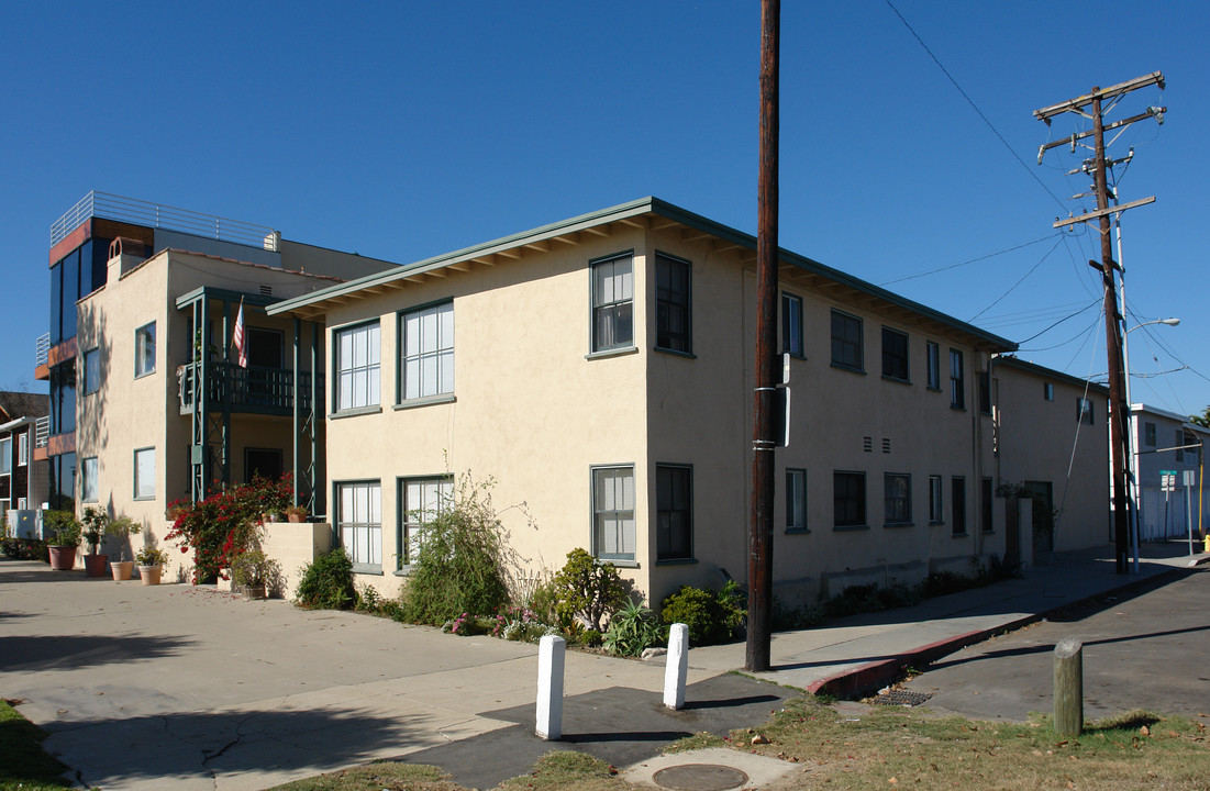 1635-1639 Seal Way in Seal Beach, CA - Building Photo