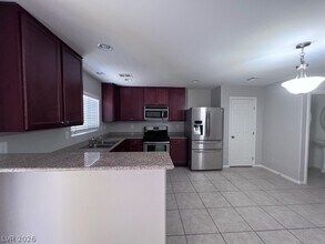 8263 Vanity Fair Ln in Las Vegas, NV - Building Photo - Building Photo