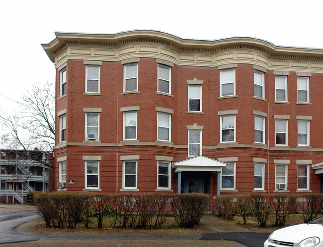 17 Monroe St in Holyoke, MA - Foto de edificio - Building Photo