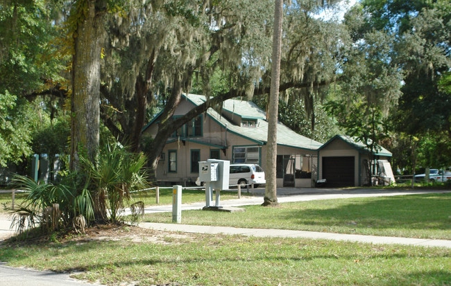124 W French Ave in Orange City, FL - Foto de edificio - Building Photo