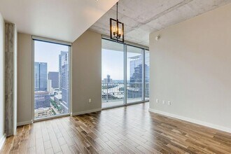 360 Nueces St, Unit 2607 in Austin, TX - Building Photo - Building Photo