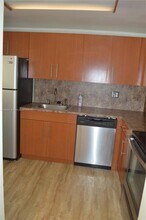 303 Racquet Club Rd in Weston, FL - Building Photo - Building Photo