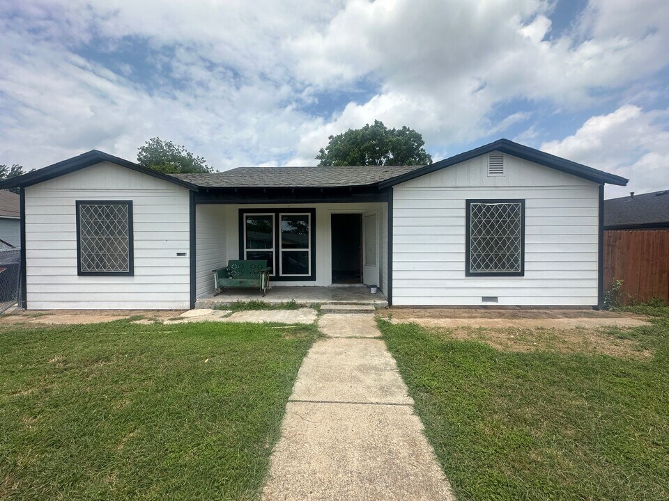 4929 Willie St in Fort Worth, TX - Foto de edificio