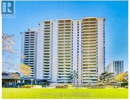360 Ridelle Ave in Toronto, ON - Building Photo