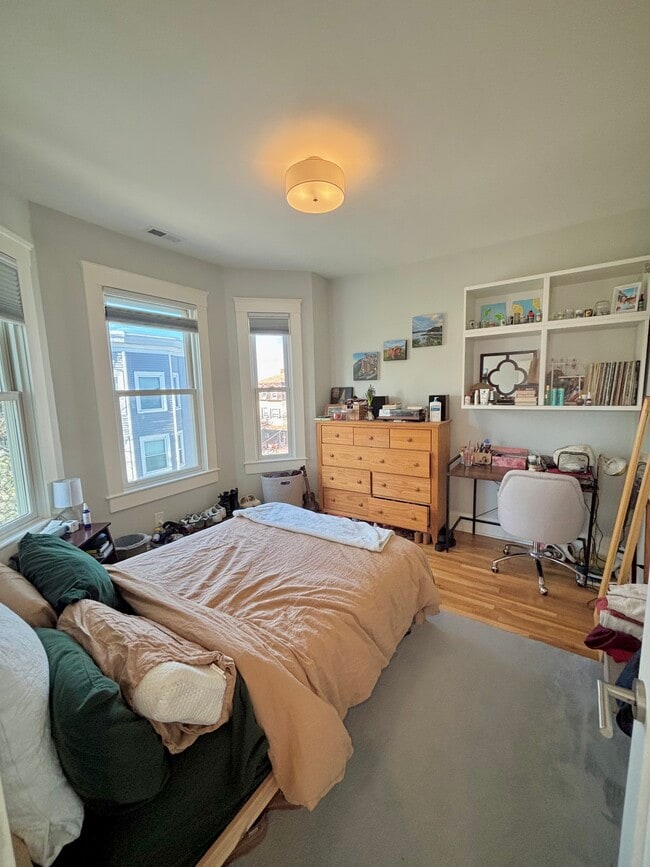 19 Wheeler St, Unit 3 in Somerville, MA - Foto de edificio - Building Photo