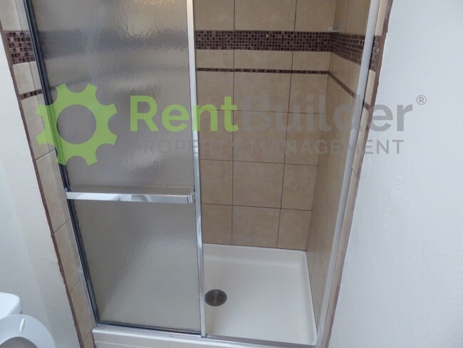 4612 Overland St NE in Albuquerque, NM - Foto de edificio - Building Photo