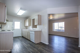 7159 E Galaxy Way in Prescott Valley, AZ - Building Photo - Building Photo