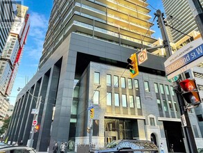 125-3125 Peter St in Toronto, ON - Building Photo - Building Photo