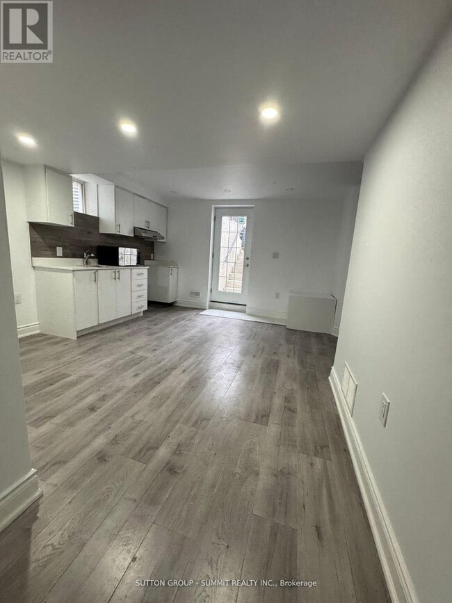 property at 674 Thompson Rd S