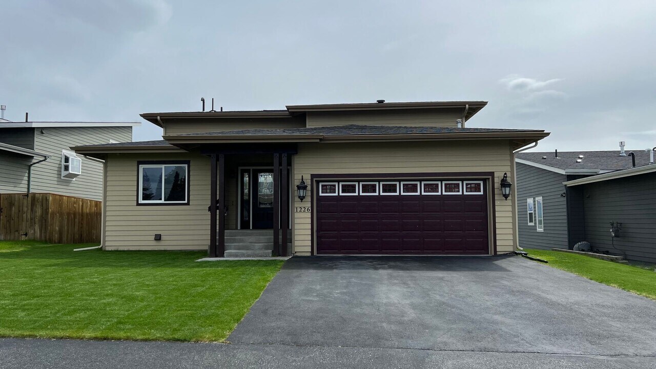 1226 Northpointe Bluff Dr in Anchorage, AK - Building Photo