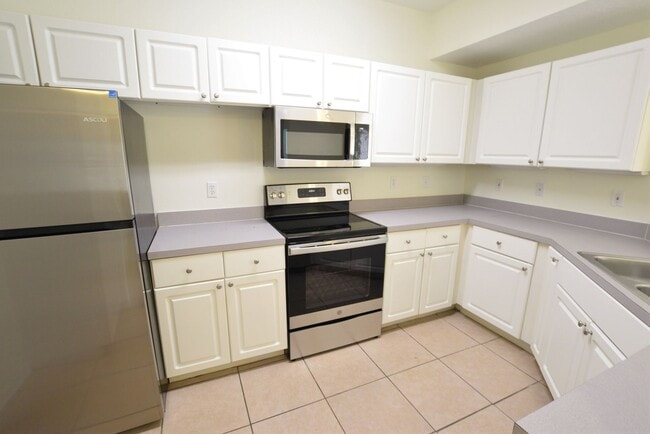 5512 Metrowest Blvd in Orlando, FL - Building Photo - Building Photo