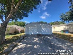 3848 Maverick Crk Rd in San Antonio, TX - Building Photo
