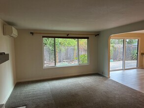 5031 Saxon Way in Eugene, OR - Building Photo - Building Photo