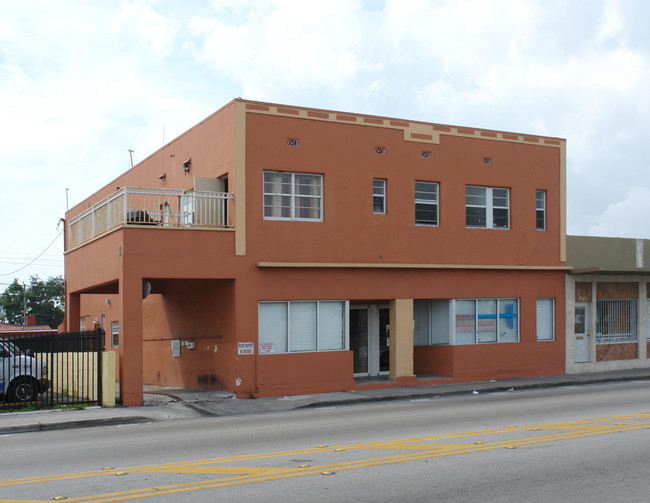 1730 NW 7th St in Miami, FL - Foto de edificio - Building Photo