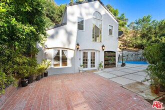 1174 Coldwater Canyon Dr in Beverly Hills, CA - Building Photo - Building Photo