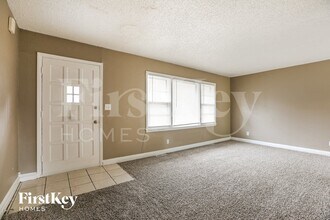 9313 Fairwood Dr in Kansas City, MO - Building Photo - Building Photo