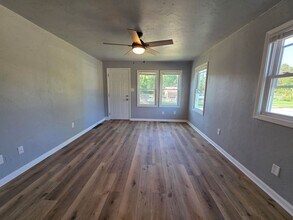 840 S Maple Ave-Unit -604 5th Street (Lower Back) in Green Bay, WI - Building Photo - Building Photo