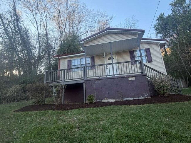 509 E Forrest St in Lafollette, TN - Building Photo - Building Photo