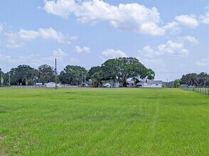 18110 Dorman Rd in Fish Hawk, FL - Building Photo - Building Photo