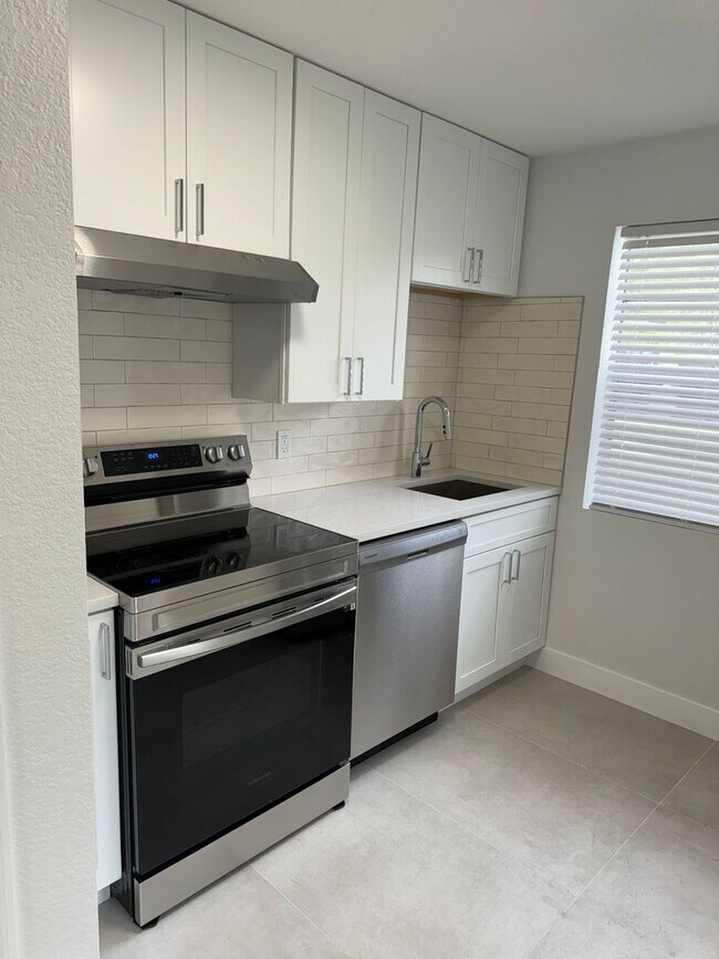 2300 E Crystal Lake Ave in Orlando, FL - Building Photo - Building Photo