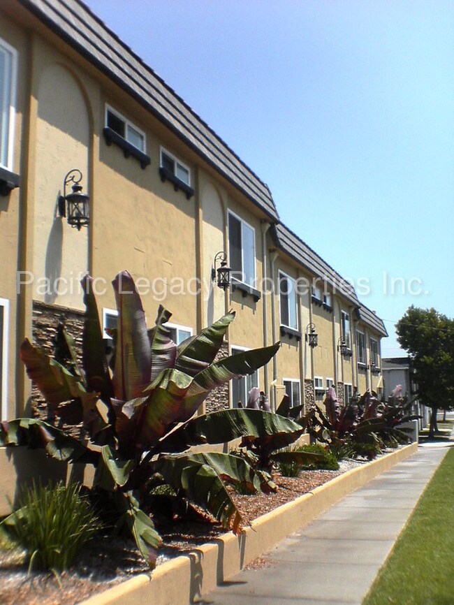 589 11th St-Unit -APT 10 in Imperial Beach, CA - Foto de edificio - Building Photo