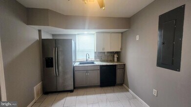 1199 46th Pl SE, Unit 3 in Washington, DC - Building Photo - Building Photo