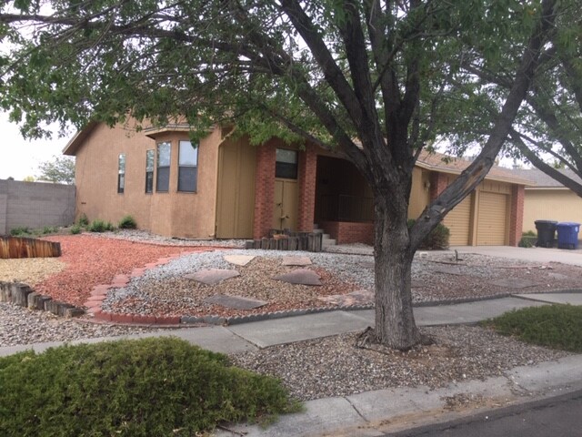5601 Chelwood Park Blvd NE in Albuquerque, NM - Building Photo