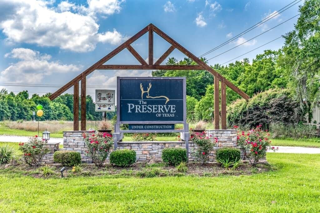 129 Shoreline Dr in Cleveland, TX - Building Photo