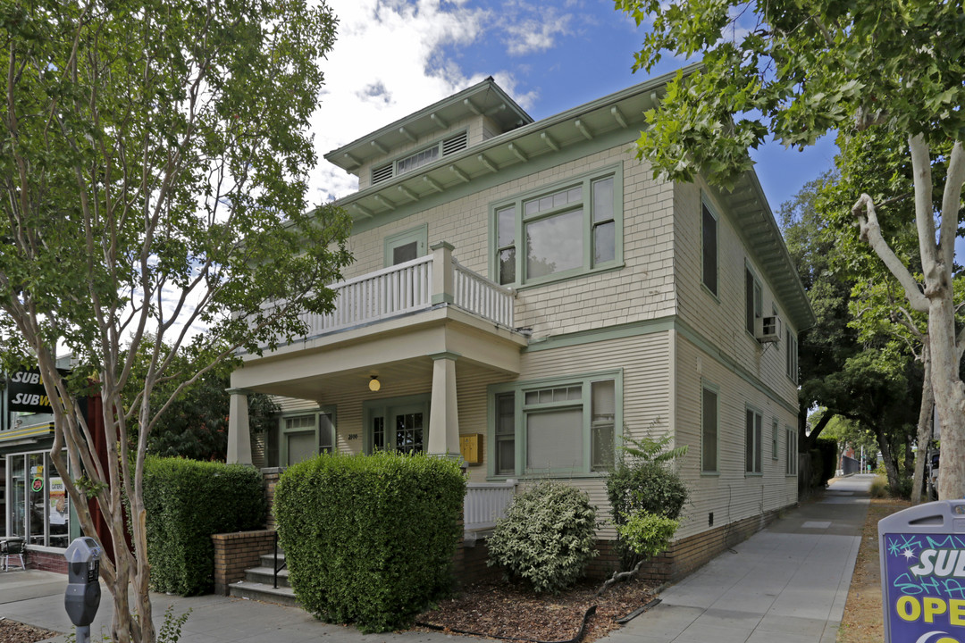 2100 P St in Sacramento, CA - Building Photo