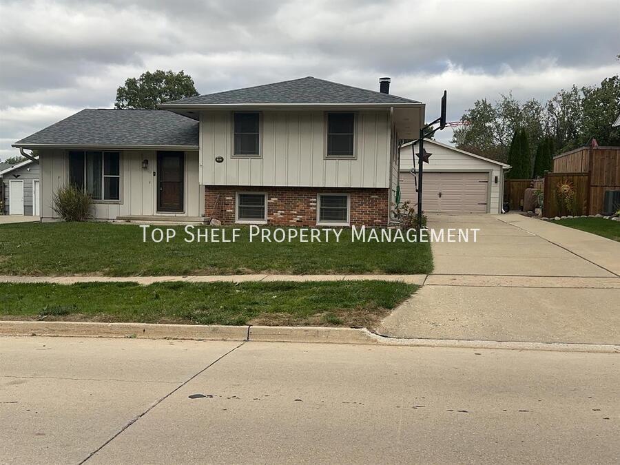 747 High Rd in Norwalk, IA - Building Photo
