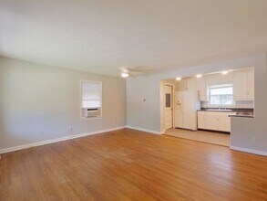 1736 N Volutsia in Wichita, KS - Building Photo - Building Photo