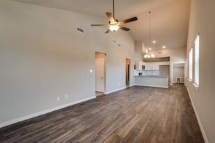 718 Fallow Dr in Venus, TX - Building Photo