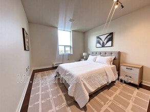 55 Green Valley Dr in Kitchener, ON - Building Photo - Building Photo