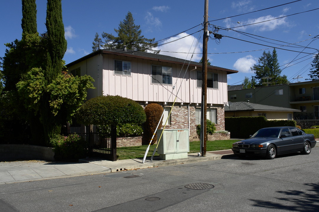 960 Roble Ave in Menlo Park, CA - Building Photo