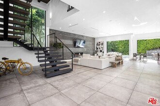 839 N Gardner St in Los Angeles, CA - Foto de edificio - Building Photo