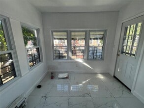 26 Shepherd Ave-Unit -2 in Brooklyn, NY - Foto de edificio - Building Photo
