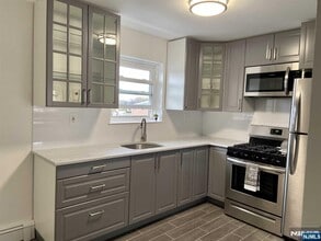 2-47-47 Virginia Dr in Fair Lawn, NJ - Building Photo - Building Photo