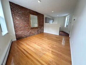 40 Lewis St, Unit #3 in Boston, MA - Building Photo - Building Photo