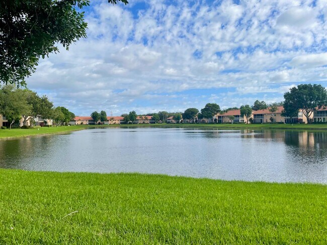 9709 Shadybrook Dr in Boynton Beach, FL - Building Photo - Building Photo