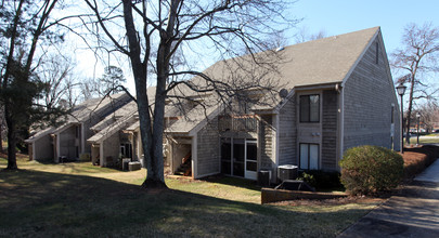 Benjamin Parkway Condominiums in Greensboro, NC - Building Photo - Building Photo