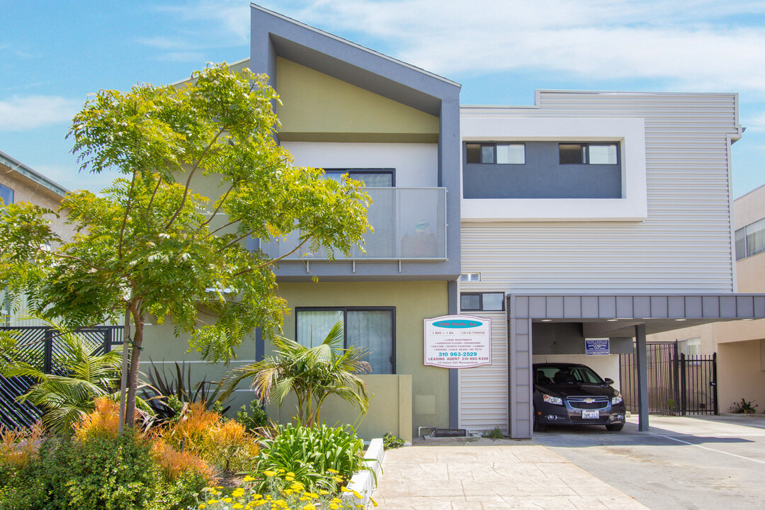 12618 Pacific Ave in Los Angeles, CA - Building Photo