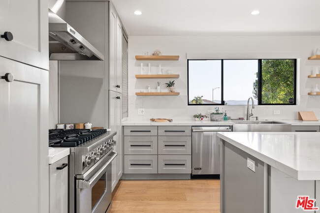 8547 Shoup Ave in Los Angeles, CA - Building Photo - Building Photo