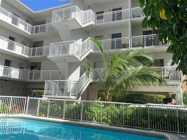 130 Mendoza Ave in Coral Gables, FL - Building Photo - Building Photo