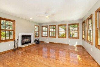 4750 N Elkhart Ave in Whitefish Bay, WI - Building Photo - Building Photo