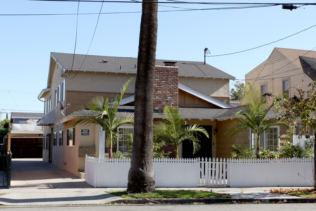 658-660 Junipero Ave in Long Beach, CA - Building Photo