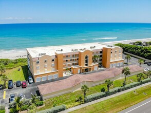 1851 Florida A1A in Indian Harbour Beach, FL - Foto de edificio - Building Photo