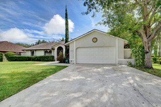2664 Yarmouth Dr in Wellington, FL - Building Photo - Building Photo
