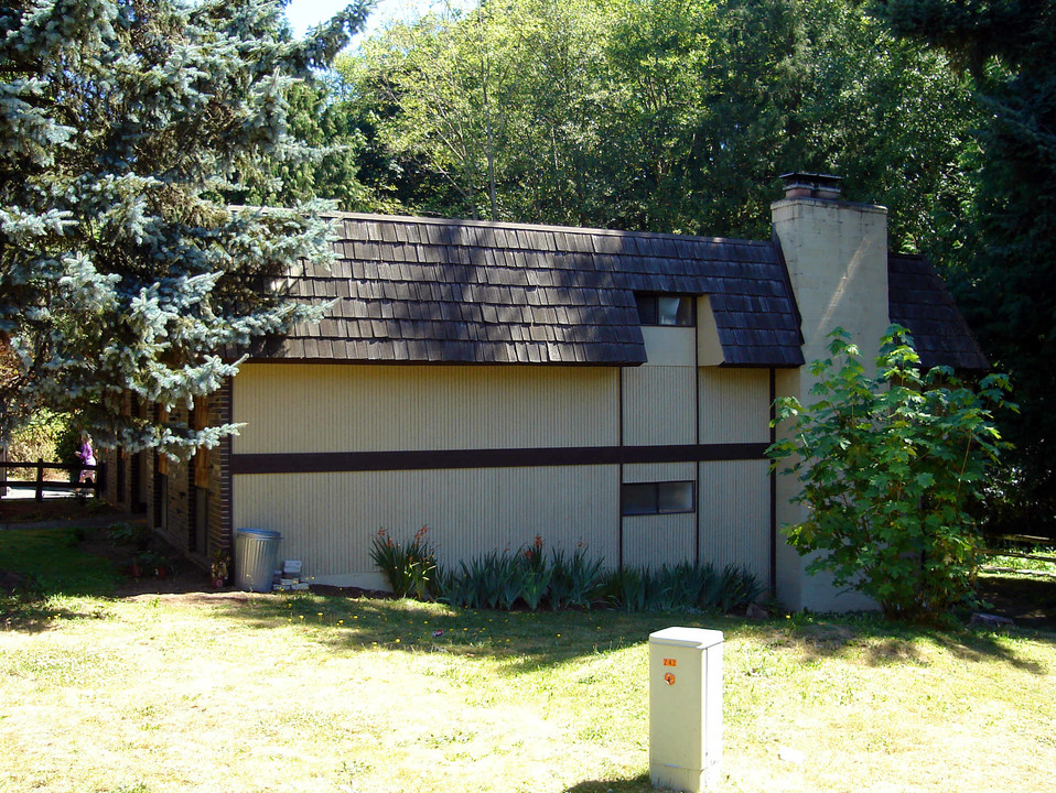 Kenmore Fourplex in Kenmore, WA - Building Photo