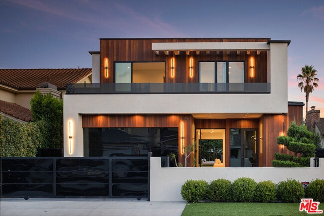 14822 Hesby St in Los Angeles, CA - Building Photo - Building Photo